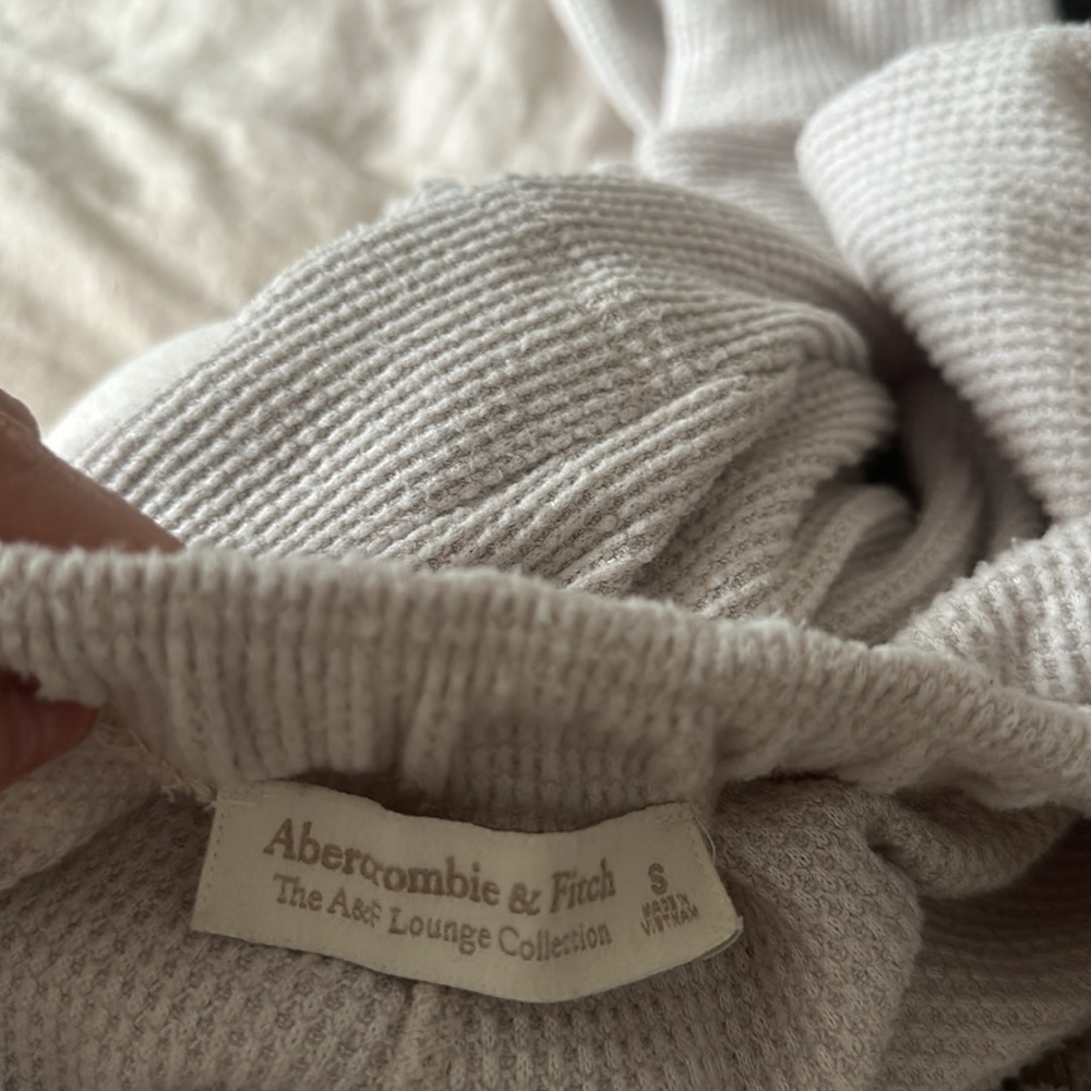 Abercrombie and Fitch lounge collection - Picture 4 of 4